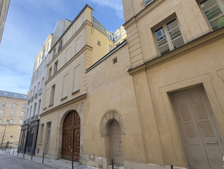 découvrez cet appartement à rénover idéalement situé près de la gare à paris. opportunité unique pour créer un espace de vie sur mesure au cœur de la capitale.