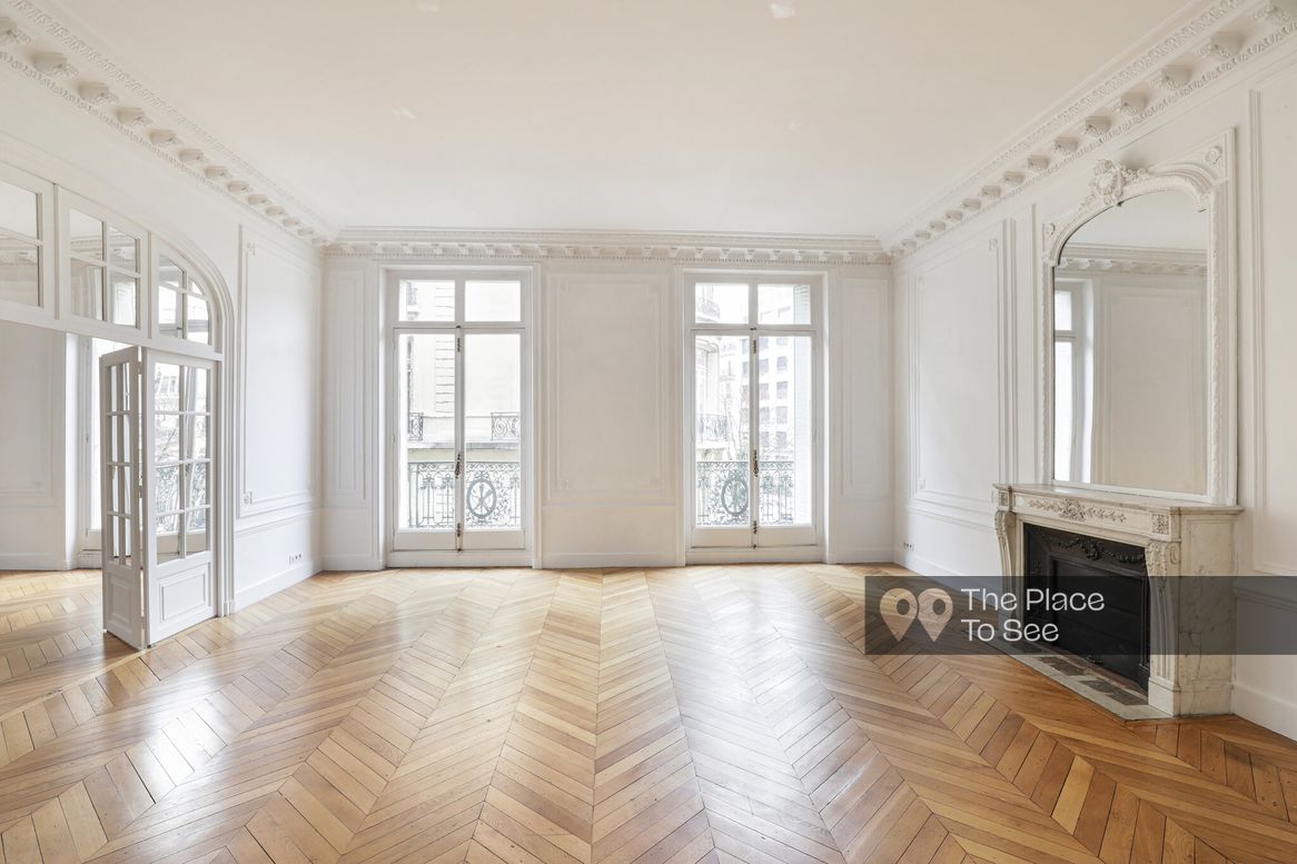 découvrez un appartement haussmannien élégant alliant charme d'époque et confort moderne, idéalement situé en plein cœur de la ville.