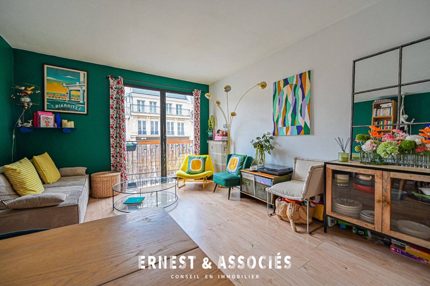 découvrez cet appartement rénové au cœur du 10ème arrondissement de paris, alliant charme moderne et confort optimal pour une vie citadine agréable.