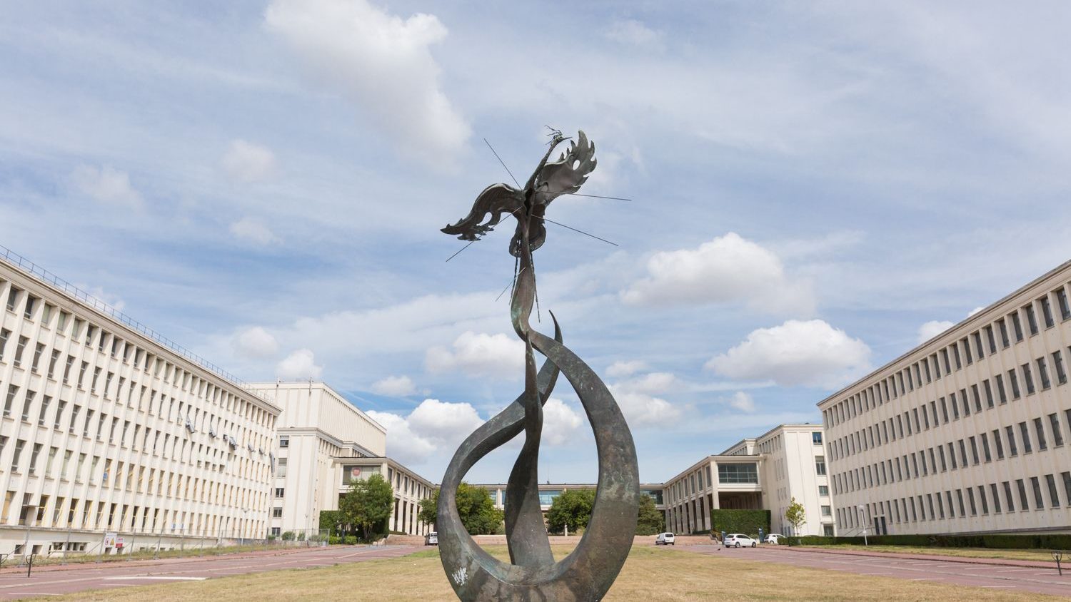 trouvez un architecte qualifié à caen pour la conception et la réalisation de vos projets architecturaux sur mesure. expertise locale et conseils personnalisés.