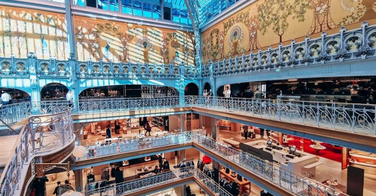 découvrez comment un architecte spécialisé en magasins à paris peut sublimer votre espace commercial en alliant design innovant et fonctionnalité pour attirer plus de clients.