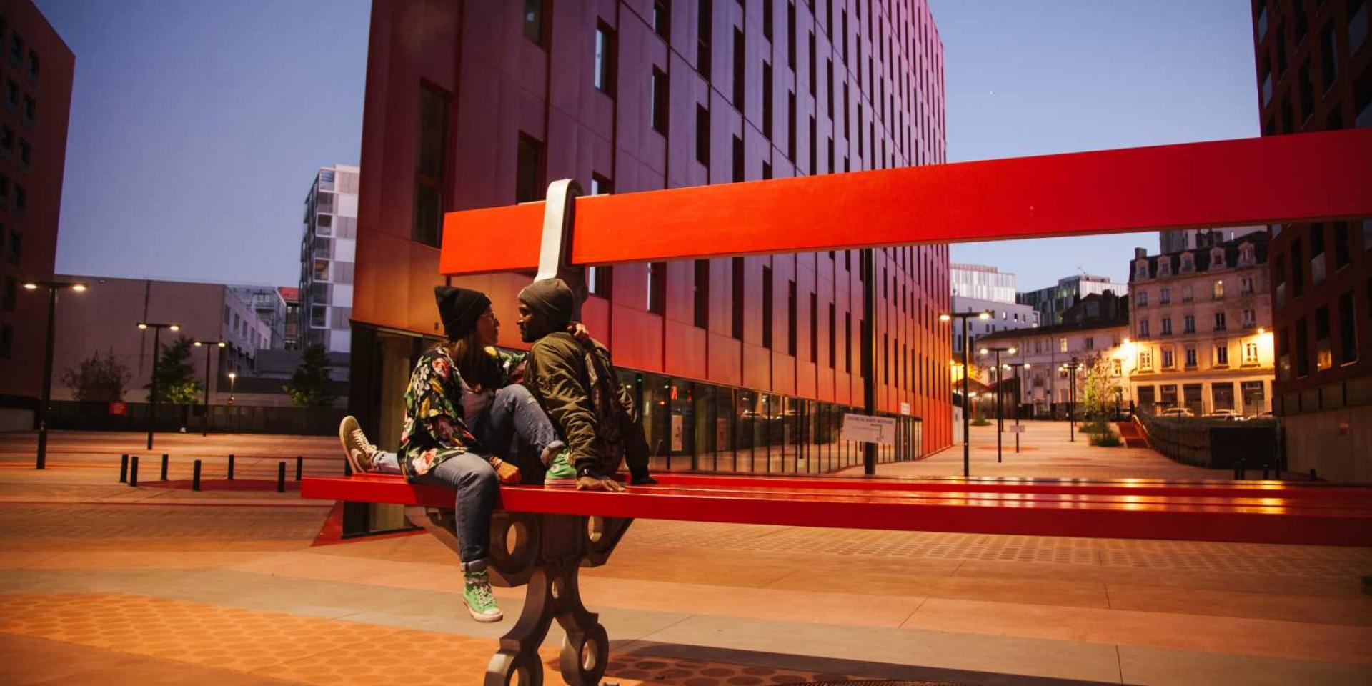 découvrez un architecte professionnel à saint-étienne, spécialisé dans la conception et la rénovation de bâtiments modernes et fonctionnels, alliant créativité et expertise.