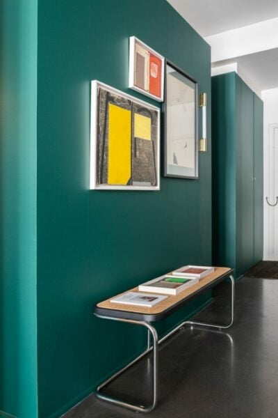artisan peintre d'intérieur à paris et île-de-france, spécialisé dans la rénovation et la décoration pour sublimer vos espaces avec expertise et créativité.