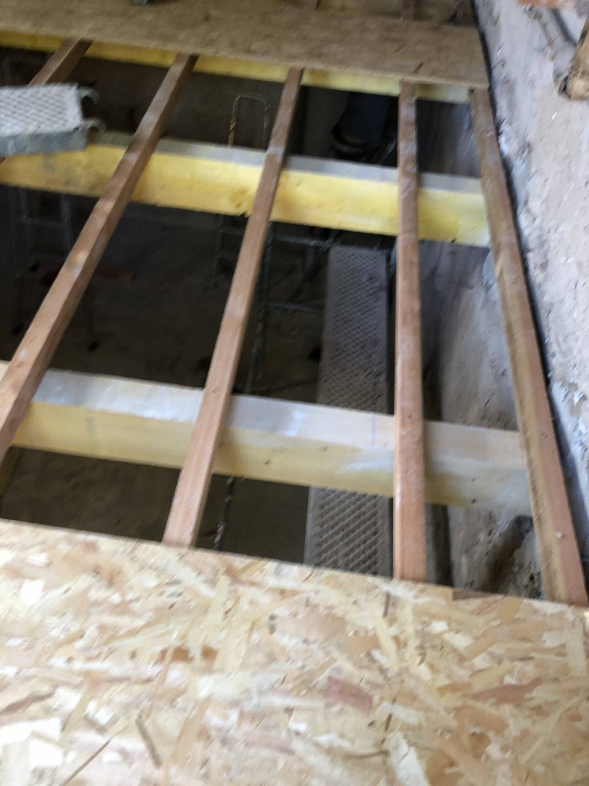 trouvez un artisan qualifié pour refaire votre plancher avec expertise. services professionnels de rénovation de sols pour un résultat durable et esthétique.