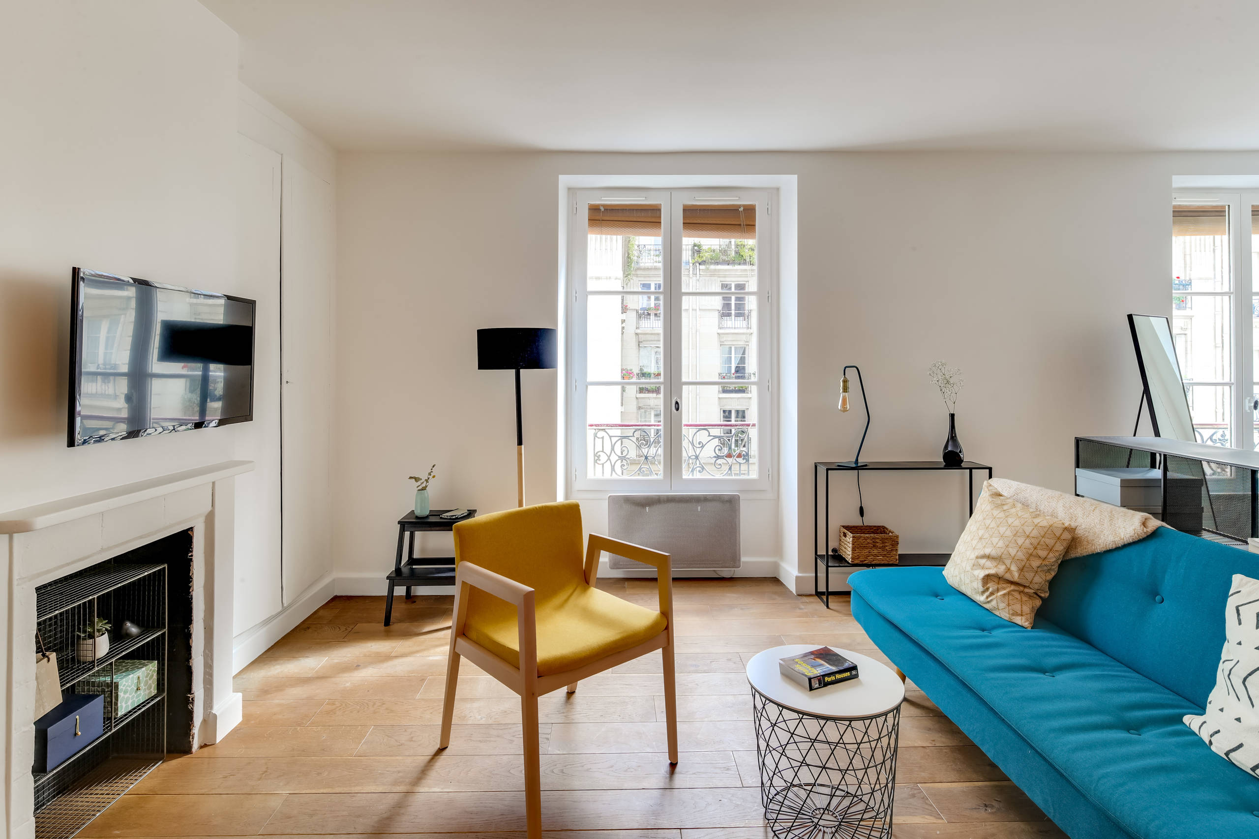 découvrez des astuces ingénieuses pour réinventer votre studio parisien et optimiser chaque mètre carré avec style et fonctionnalité.