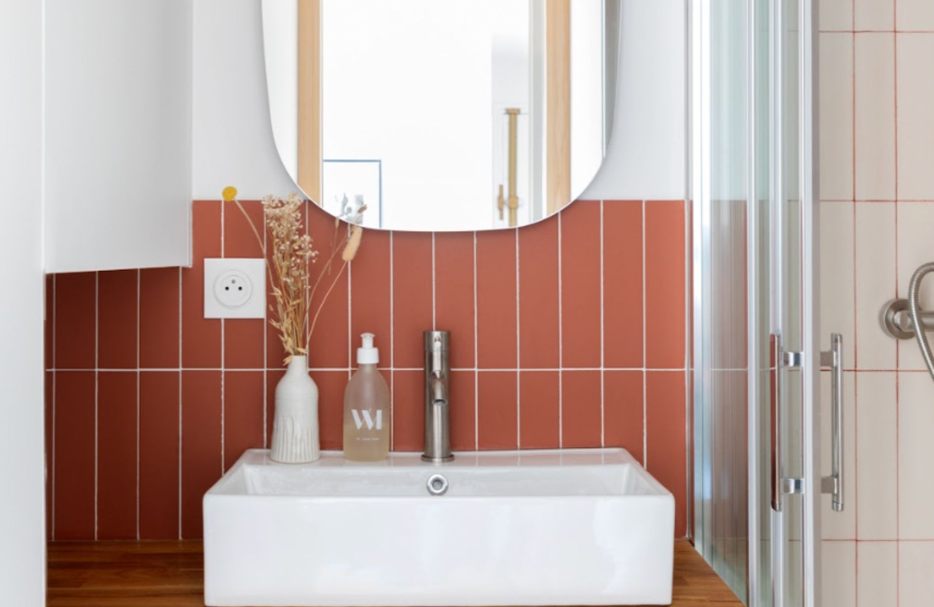 découvrez nos astuces pratiques pour optimiser et embellir votre salle de bain, alliant fonctionnalité et style pour un espace agréable au quotidien.