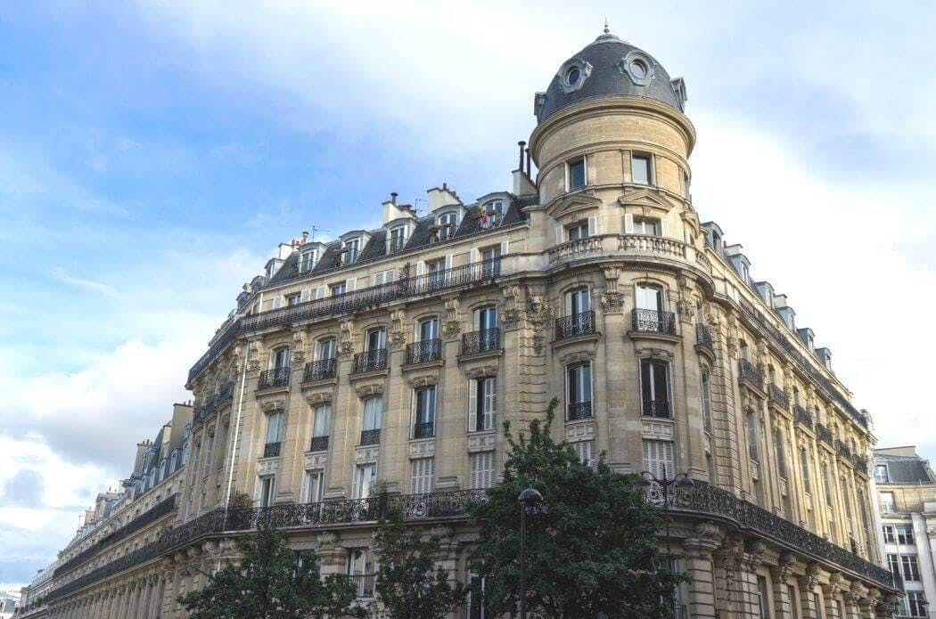 découvrez les avantages de la rénovation d'un immeuble haussmannien : préservation du patrimoine, amélioration du confort, valorisation immobilière et optimisation énergétique.