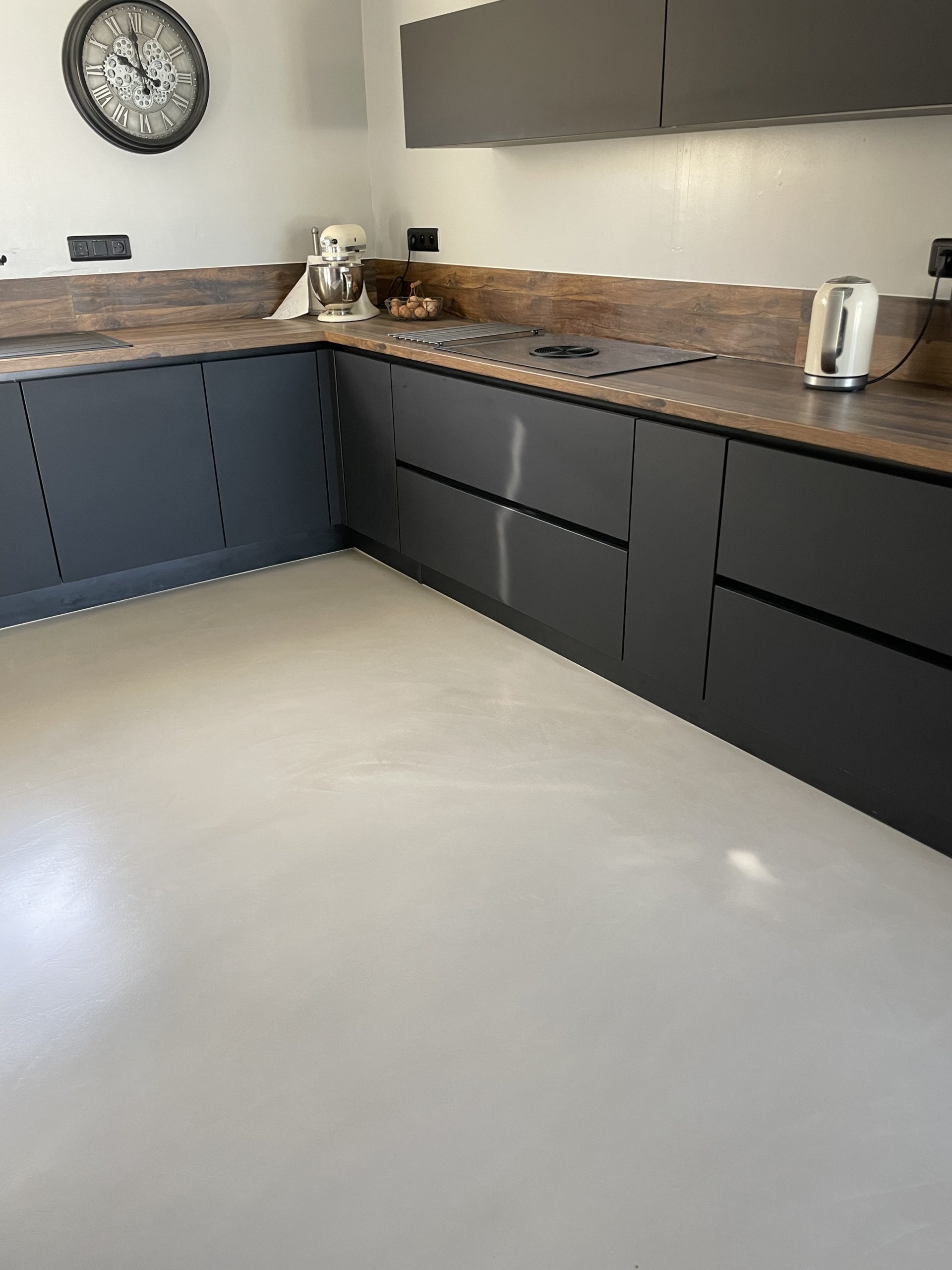 découvrez le béton ciré pour sol, une solution moderne et esthétique qui allie résistance et design pour sublimer vos espaces intérieurs.