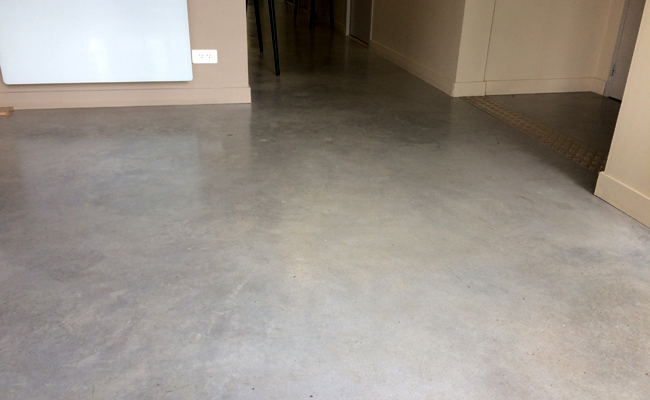 découvrez tous les avantages du béton ciré pour sol en 2025 : prix, conseils d'entretien et idées déco pour un revêtement moderne et durable.