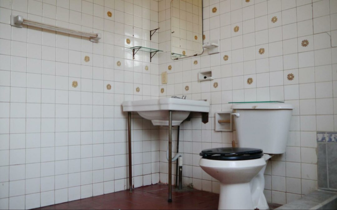 découvrez comment estimer et gérer le budget pour la rénovation d'une maison ancienne, avec des conseils pratiques et des astuces pour optimiser vos dépenses.