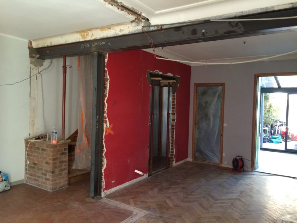 découvrez comment casser un mur porteur en toute sécurité et poser une poutre adaptée pour garantir la solidité de votre structure. conseils, étapes et précautions indispensables.