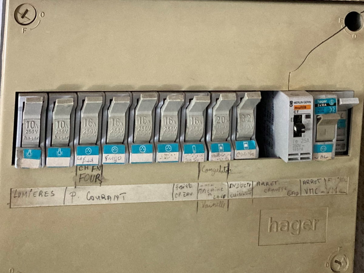 découvrez comment réaliser un changement de tableau électrique edf sécurisé et économique pour garantir la sécurité de votre installation tout en réduisant vos coûts énergétiques.