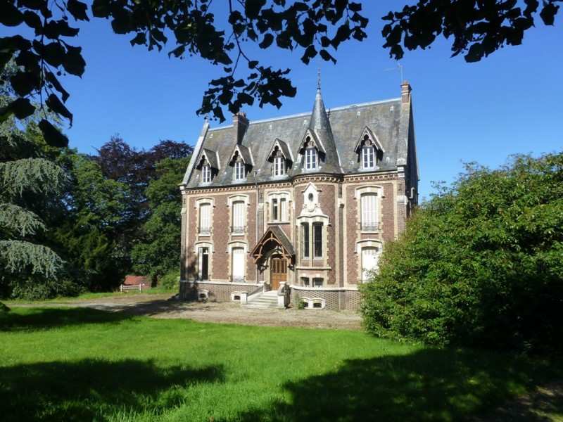 découvrez ce château à rénover proche du 15e arrondissement de paris, une opportunité unique pour un projet immobilier d'exception alliant charme et potentiel.
