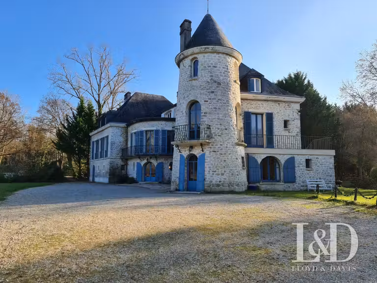 découvrez une sélection exclusive de châteaux à rénover près du 15e arrondissement de paris, alliant charme historique et potentiel unique pour vos projets immobiliers.