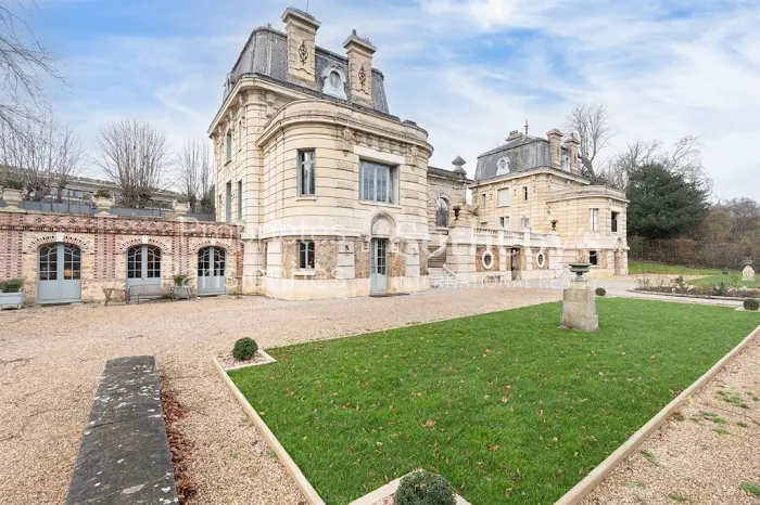 découvrez des châteaux à rénover à proximité du 15e arrondissement de paris, une opportunité unique pour créer votre demeure d'exception alliant charme historique et emplacement privilégié.