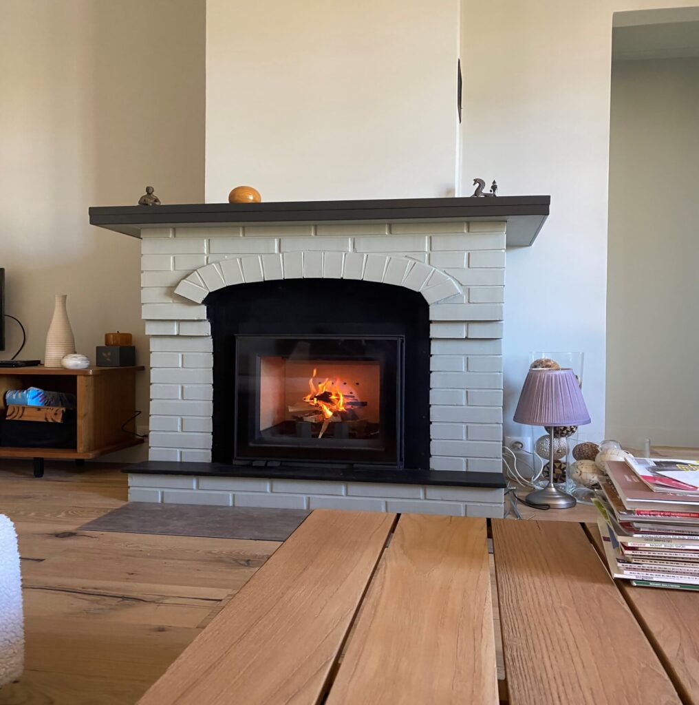 découvrez un cheministe expert à blois, spécialisé dans la création de cheminées sur mesure alliant esthétique et performance pour votre intérieur.