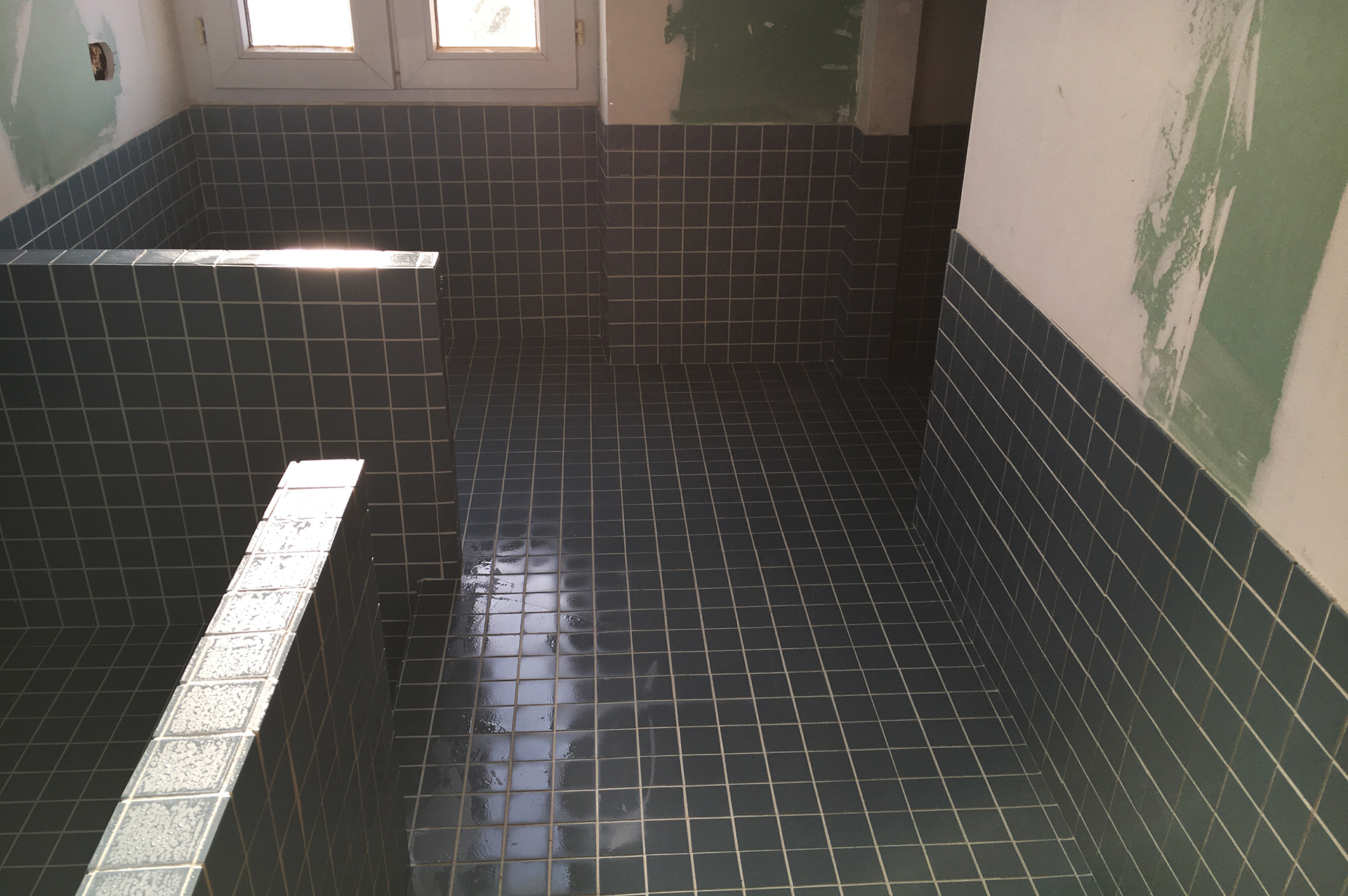 trouvez un carreleur professionnel pour la pose de carrelage de qualité. service rapide, efficace et à prix compétitif pour tous vos projets de décoration et rénovation.