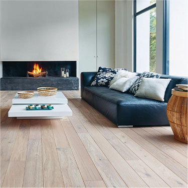 découvrez comment choisir le parquet en bois massif idéal pour l'intérieur de votre maison, alliant esthétique, durabilité et confort.