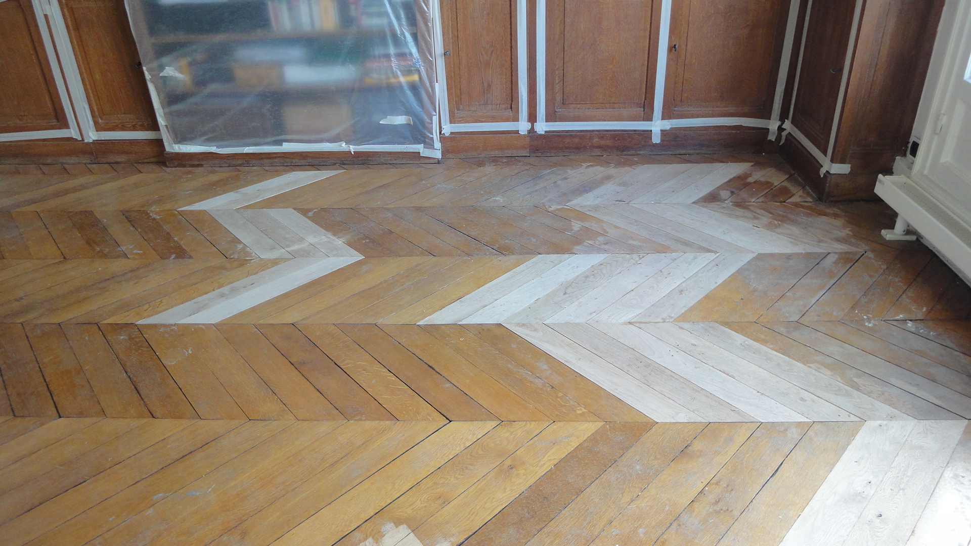 trouver un spécialiste en rénovation de parquet à paris pour un travail de qualité et une remise à neuf parfaite de vos sols en bois.