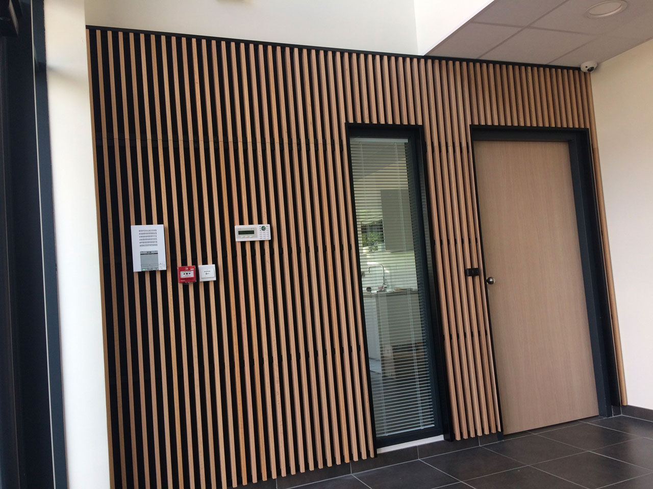 découvrez nos cloisons bois modulables alliant chaleur et design pour aménager vos espaces avec élégance et flexibilité.