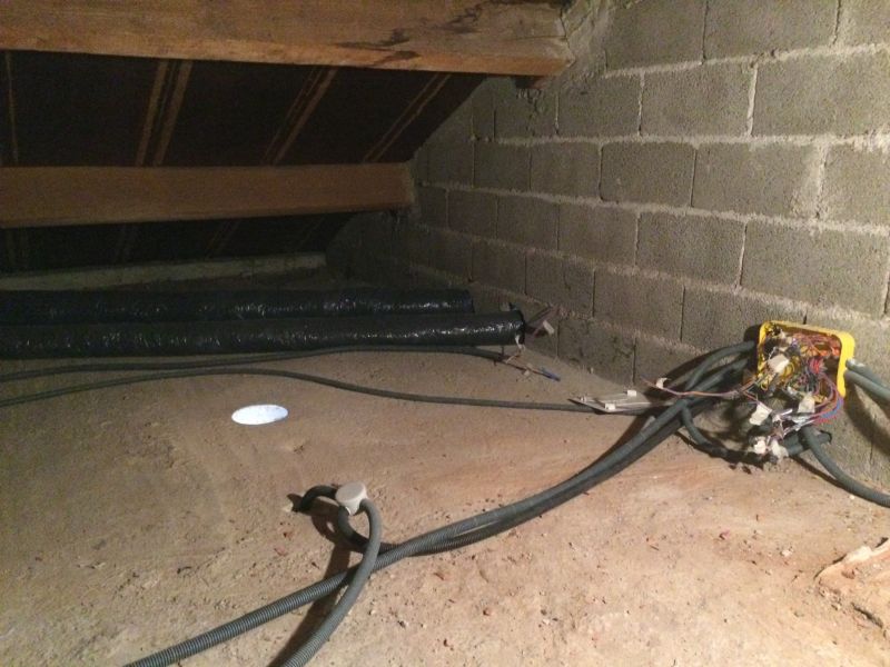 comble électricien, votre expert en installation et dépannage électrique dans les combles. qualité, sécurité et conseils personnalisés pour vos projets électriques.