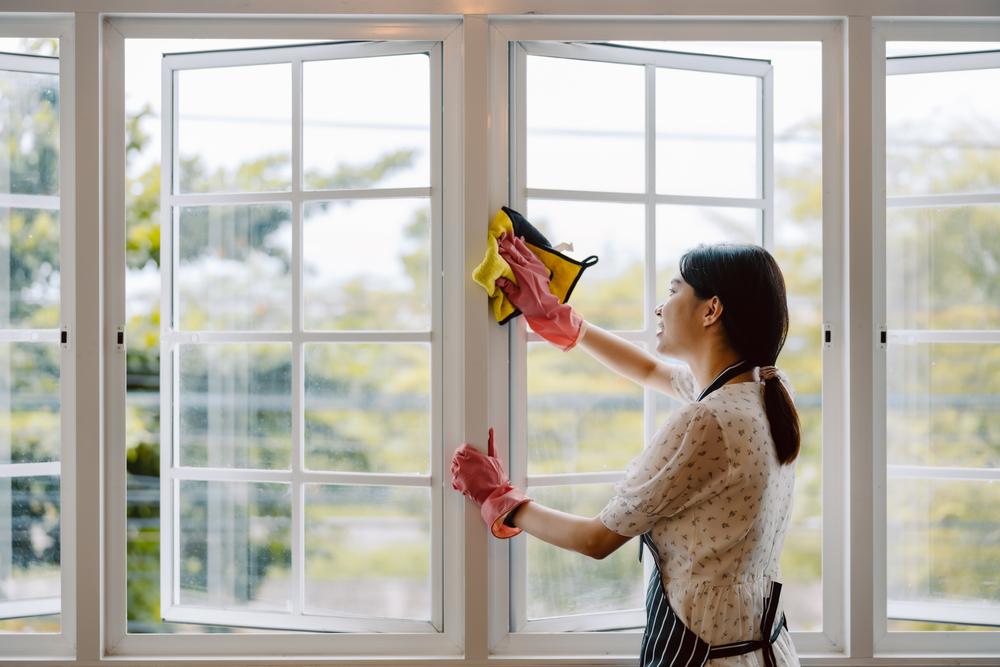 conseils nettoyage fenetres 2 découvrez nos conseils efficaces pour le nettoyage des fenêtres et obtenez des vitres impeccables en un rien de temps.