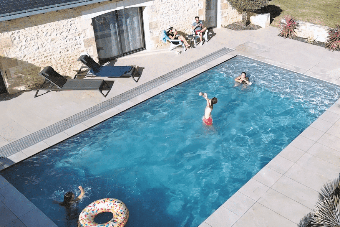 découvrez notre guide 2025 pour construire une piscine chez soi : conseils pratiques, étapes clés et astuces pour un projet réussi et sur-mesure.
