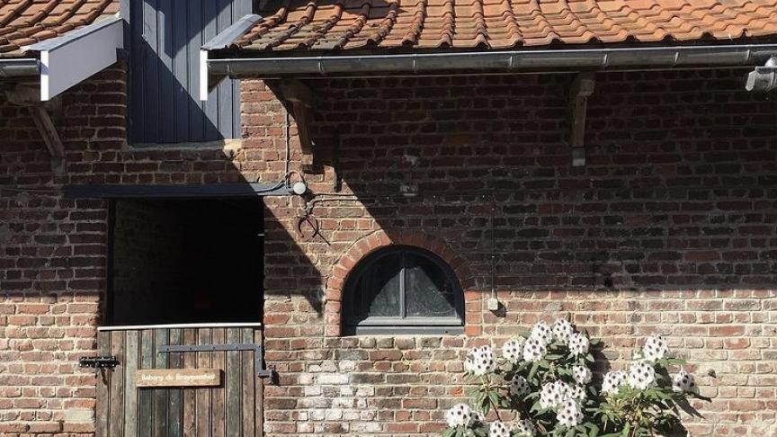 découvrez un corps de ferme à rénover près de paris, offrant un potentiel unique pour votre projet immobilier alliant charme rural et proximité de la capitale.