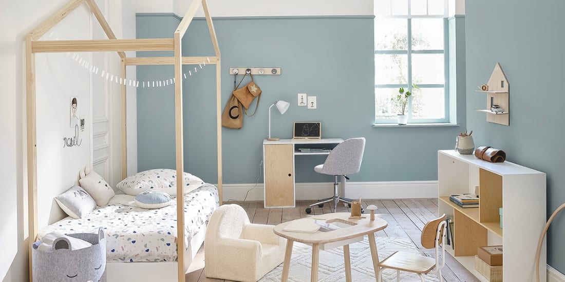 découvrez comment choisir la couleur parfaite pour votre chambre afin de créer une ambiance chaleureuse et apaisante qui vous ressemble.