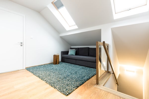 découvrez le coût de l'aménagement des combles : budget estimatif, facteurs influençant les prix et conseils pour réussir vos travaux d'optimisation d'espace.