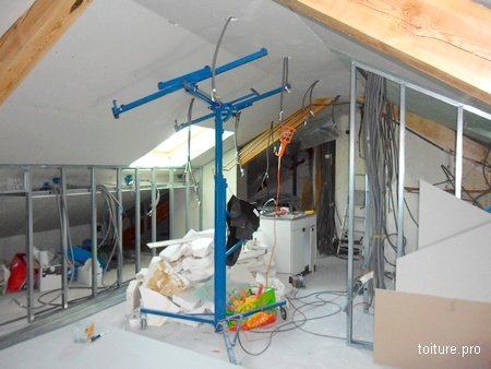 découvrez le coût estimatif pour l'aménagement de combles de 50m2, incluant travaux, matériaux et conseils pour optimiser votre espace.