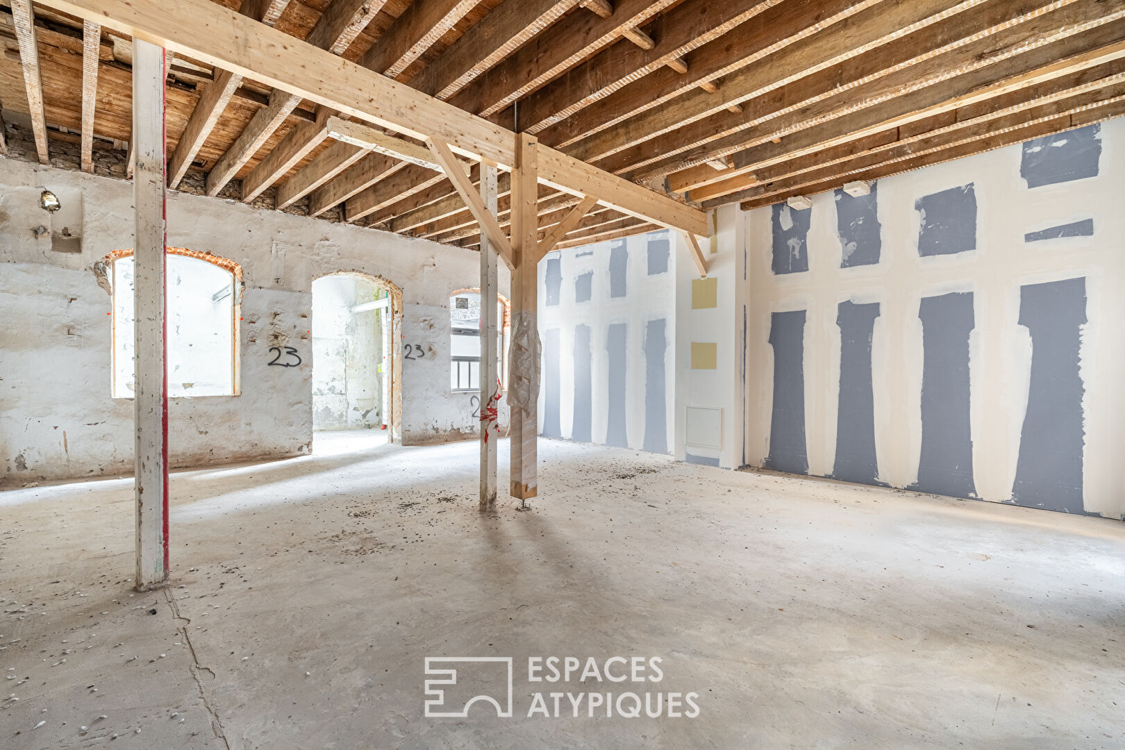 découvrez le coût d'aménagement d'un plateau brut et apprenez comment optimiser votre budget pour transformer votre espace selon vos besoins.