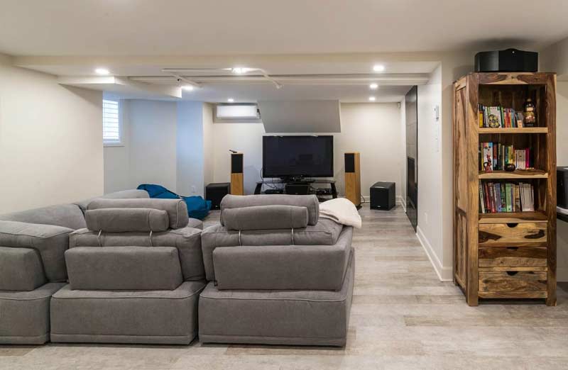 découvrez comment estimer le coût d'aménagement de votre sous-sol et gérer efficacement votre budget pour transformer cet espace en un lieu fonctionnel et agréable.