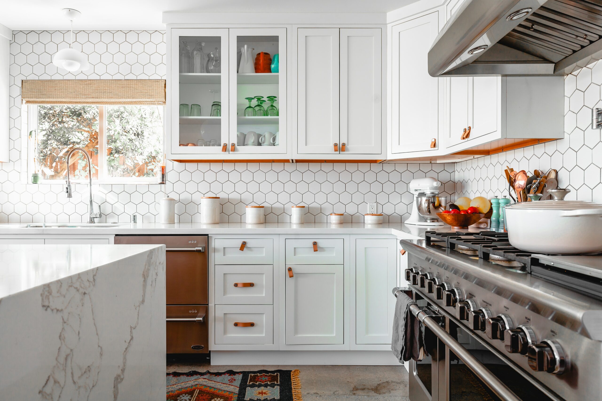 découvrez notre guide complet sur le coût de rénovation d'une cuisine, avec des conseils pour bien estimer votre budget et réussir vos travaux.