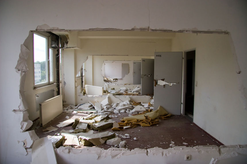 découvrez le coût de la démolition intérieure d'une maison : facteurs influençant les prix, estimation des tarifs et conseils pour réussir vos travaux en toute sérénité.