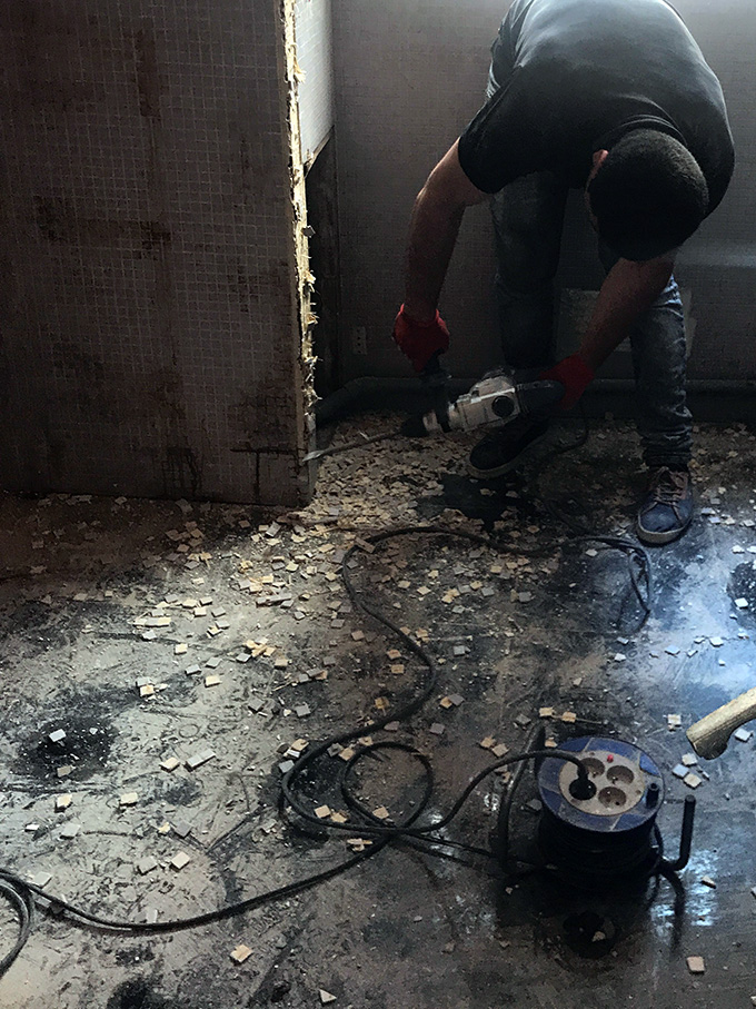 découvrez le coût de la démolition intérieure d'une maison, ses facteurs clés et des conseils pour estimer votre budget efficacement.