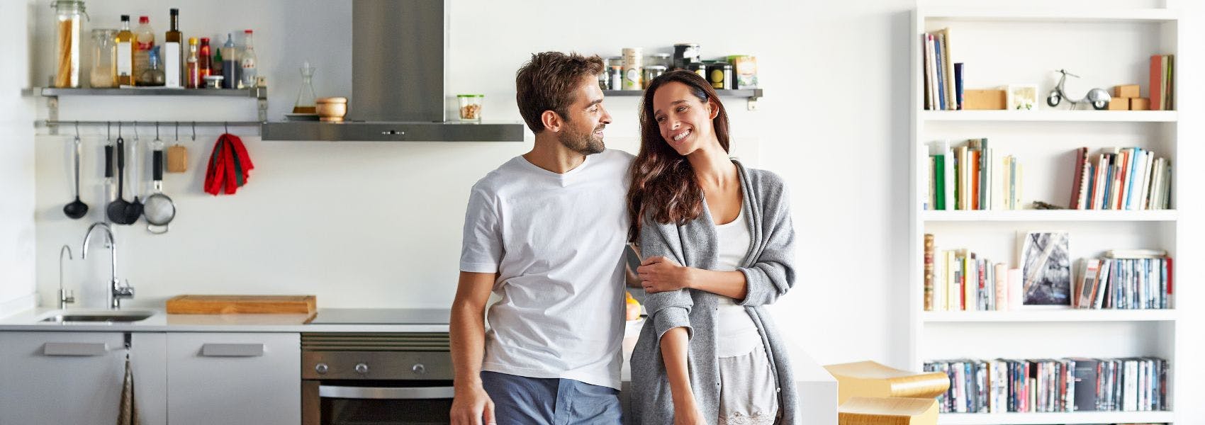 découvrez le coût et les économies possibles lors d'une rénovation totale de votre logement. conseils et astuces pour optimiser votre budget et réaliser des travaux efficaces.