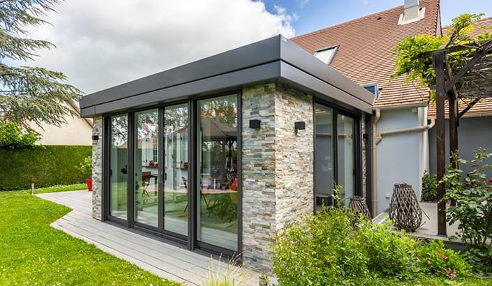 découvrez le coût moyen pour une extension de 12m², les facteurs qui influencent le prix, et comment bien planifier votre budget pour agrandir votre maison efficacement.