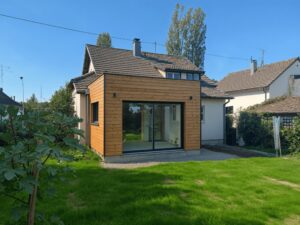 découvrez le coût des extensions de maison en 2025 : prix, facteurs influençant le budget et conseils pour réussir votre projet d'agrandissement.