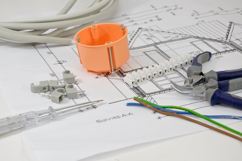 découvrez le coût moyen pour une installation électrique complète, les facteurs qui influencent le prix et des conseils pour optimiser votre budget.