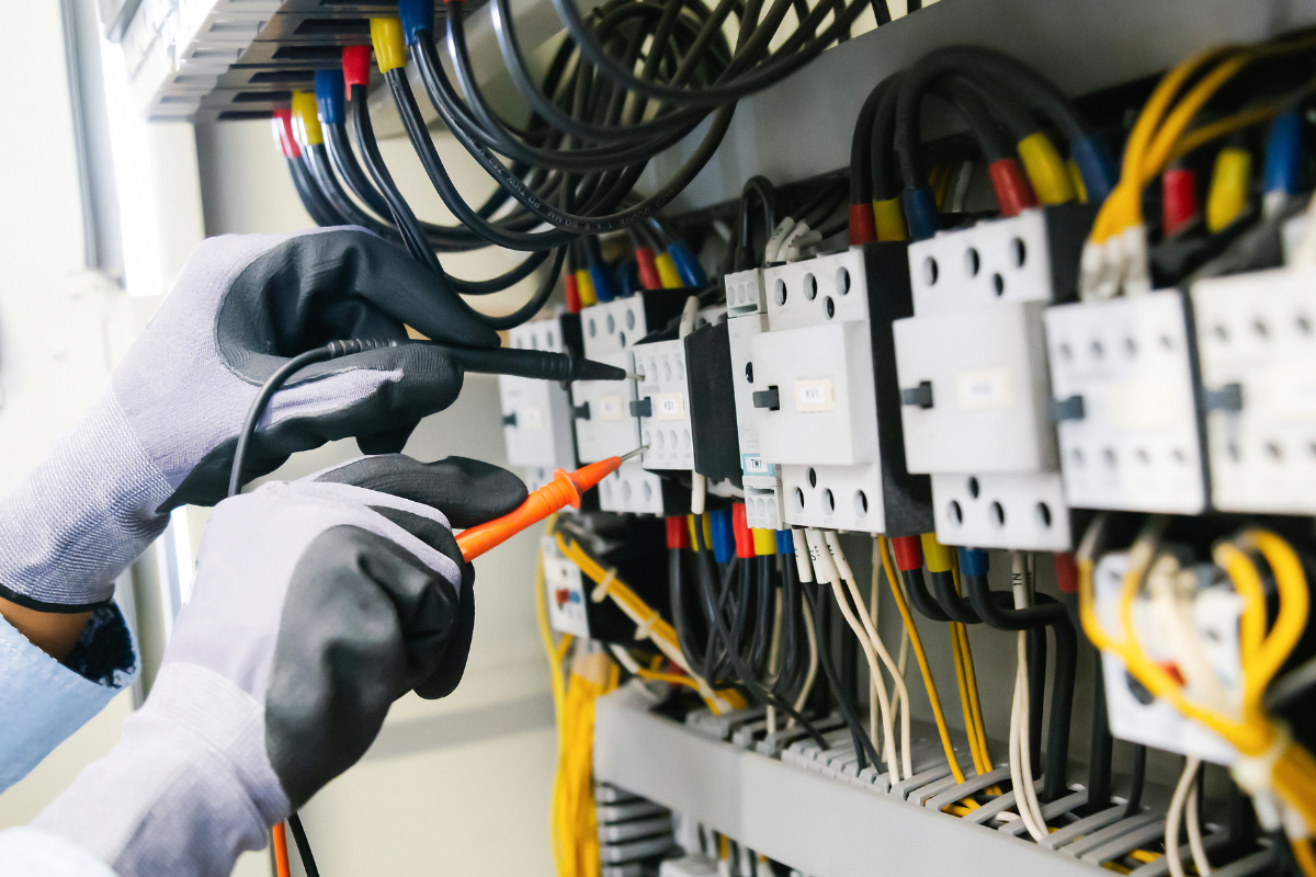 découvrez le coût moyen pour l'installation électrique d'une maison de 100m², incluant matériaux, main-d'œuvre et conseils pour optimiser votre budget.