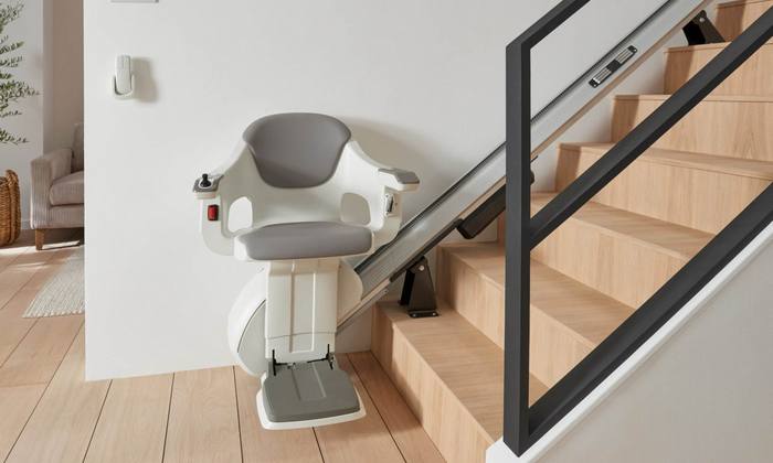 découvrez le coût d'installation d'un escalier en 2025 : prix moyens, facteurs influençant le tarif, et conseils pour bien préparer votre budget.