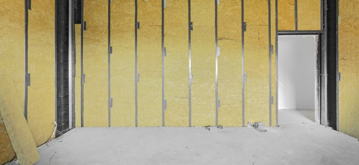 découvrez le coût de l'isolation intérieure pour améliorer le confort et réaliser des économies d'énergie. guide complet des prix, matériaux et conseils.