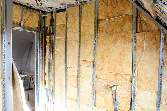 découvrez le coût de l'isolation des murs et comment optimiser vos dépenses pour améliorer l'efficacité énergétique de votre logement.