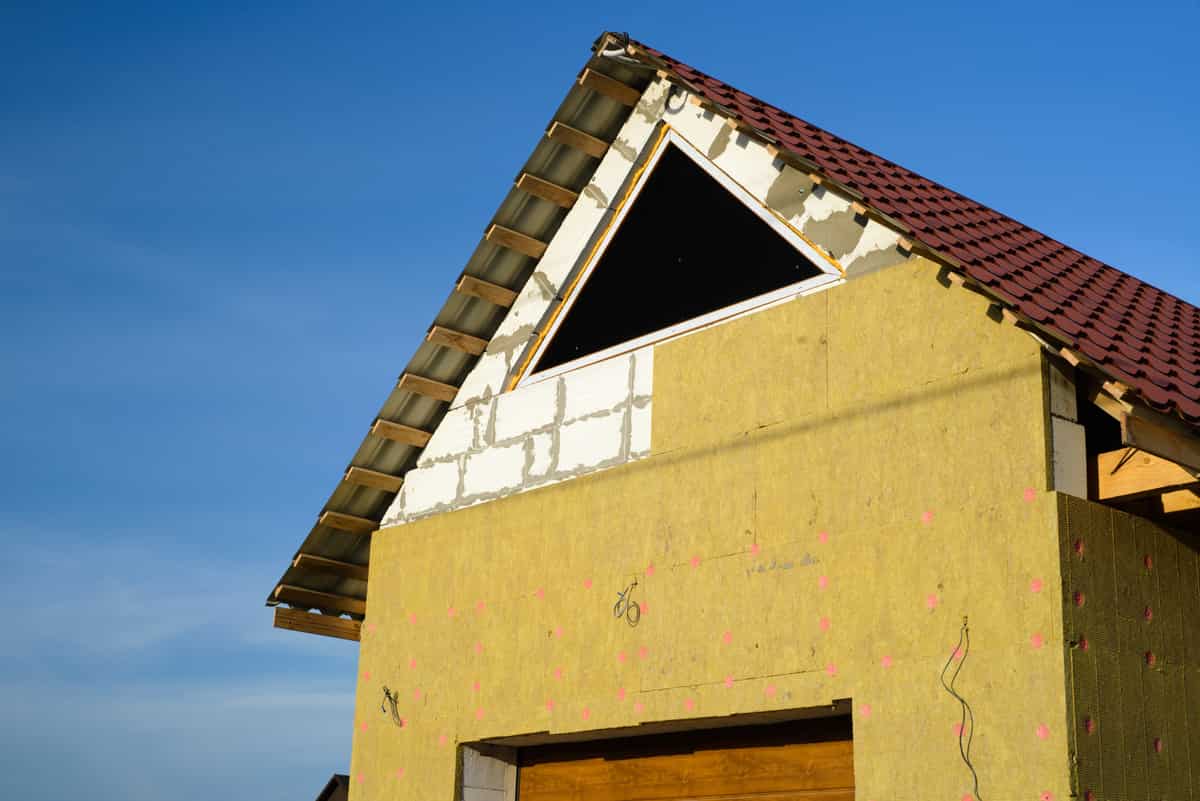 découvrez le coût de l'isolation thermique extérieure au m², ses avantages, et comment optimiser vos dépenses pour améliorer l'efficacité énergétique de votre logement.