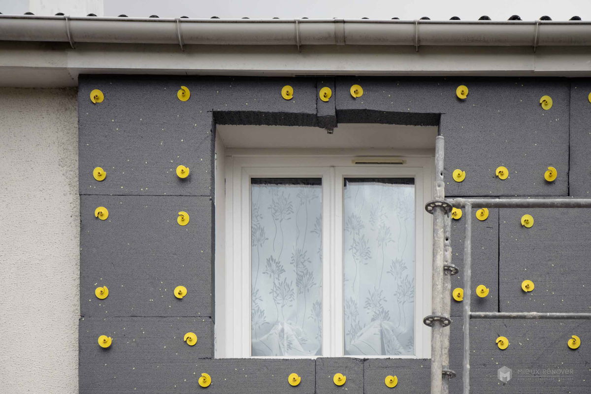 découvrez le coût moyen de l'isolation thermique extérieure au m², les facteurs influençant les prix, et comment optimiser votre budget pour améliorer l'efficacité énergétique de votre habitation.