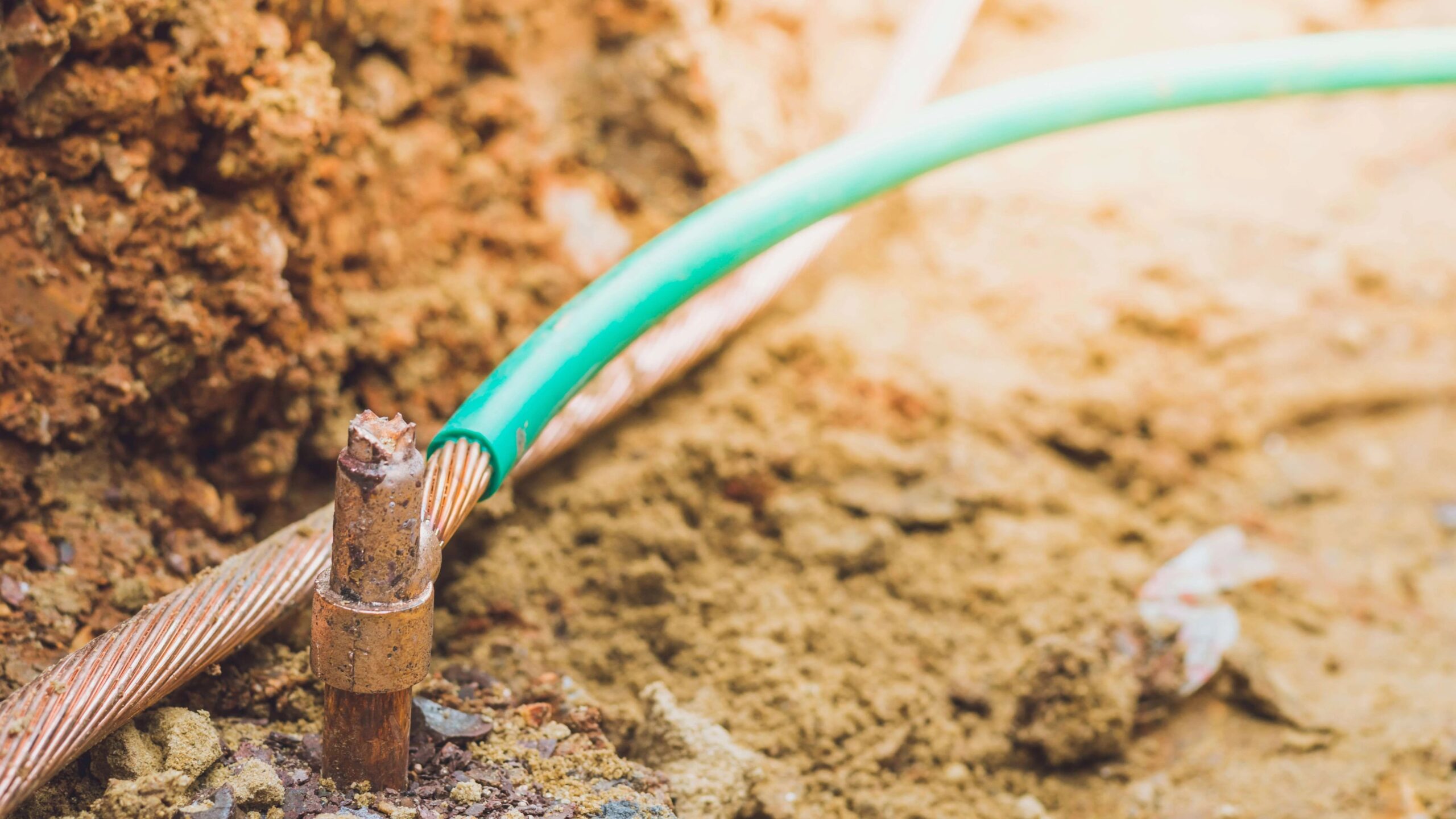découvrez le coût de la mise à la terre pour votre maison, les facteurs qui influencent le prix, et comment garantir la sécurité électrique de votre habitation.