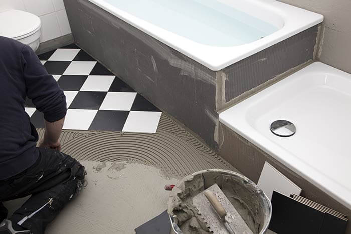 découvrez le coût moyen d'un plombier pour une salle de bain : tarifs, conseils et astuces pour bien planifier vos travaux de plomberie.