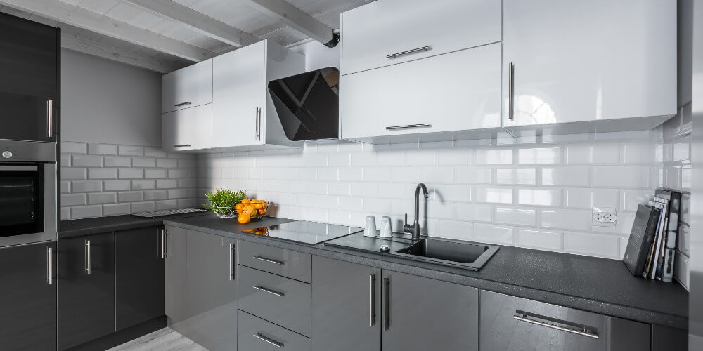 découvrez le coût de la pose de carrelage, les facteurs qui influencent le prix, et des conseils pour bien choisir votre professionnel.