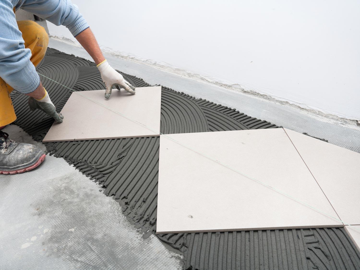 découvrez le coût de la pose de carrelage, les facteurs qui influencent le prix et des conseils pour bien choisir votre artisan.